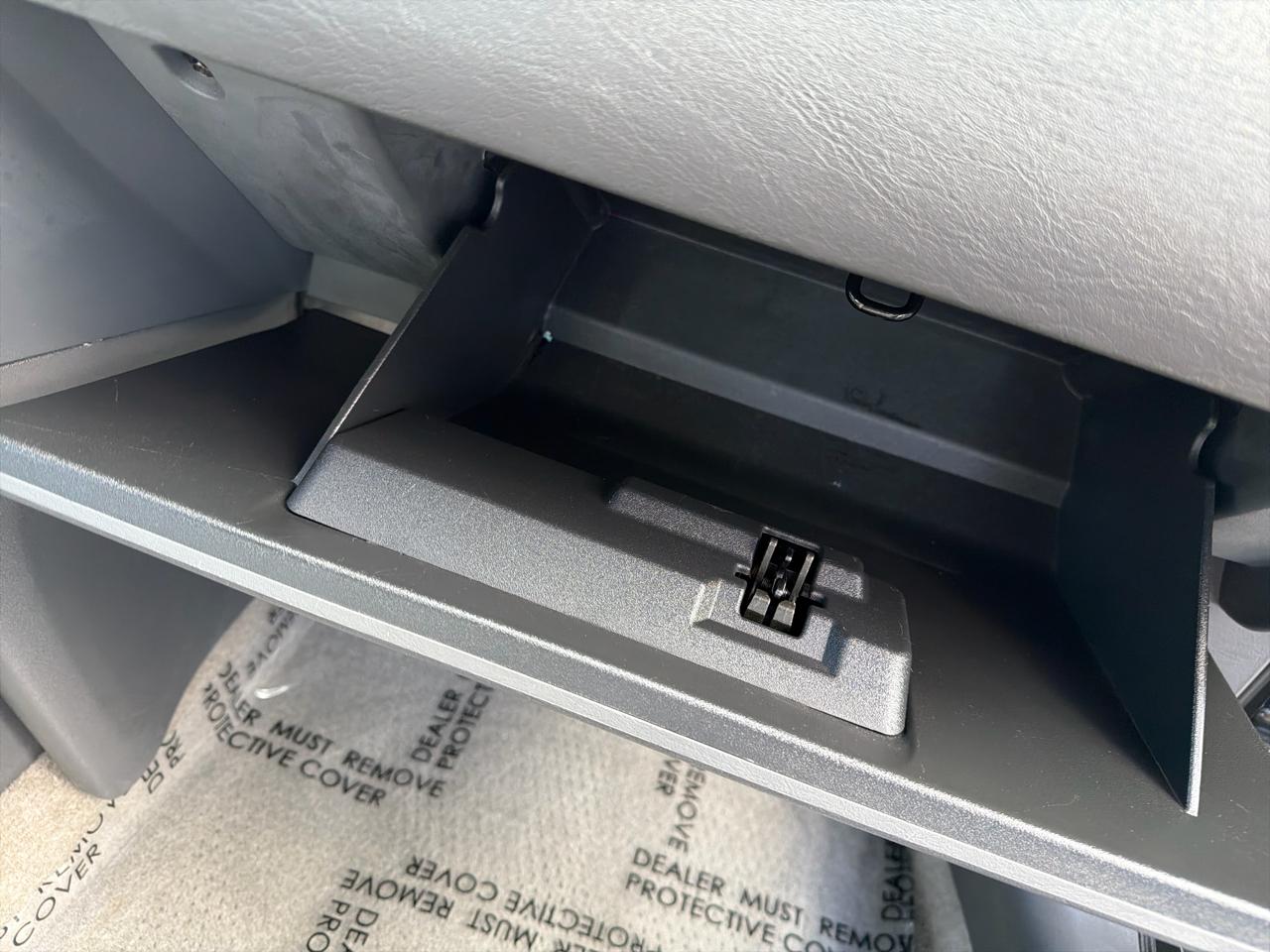 Saturn ION Sedan 2 2004