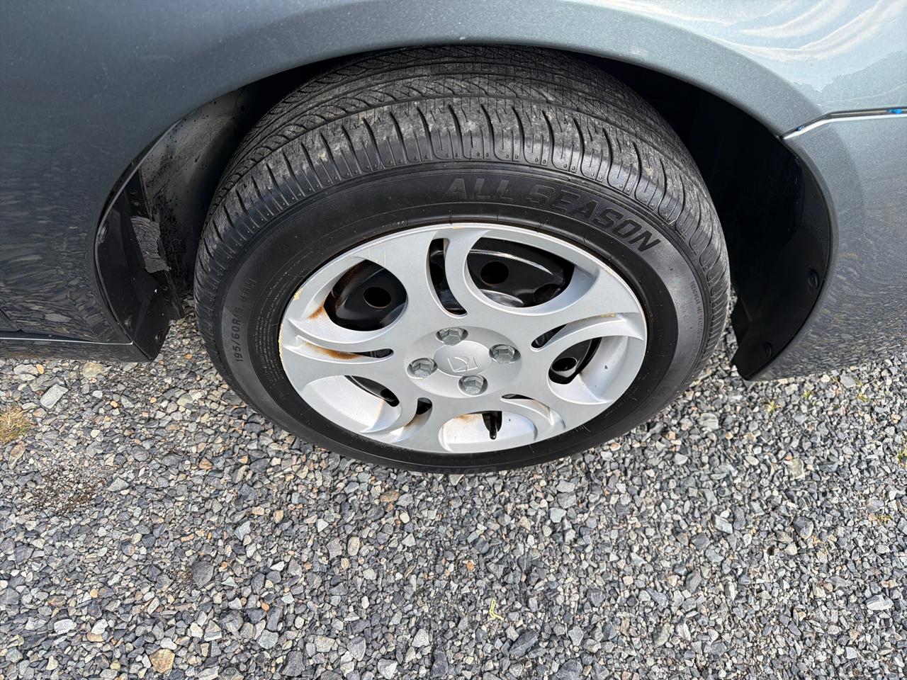 Saturn ION Sedan 2 2004