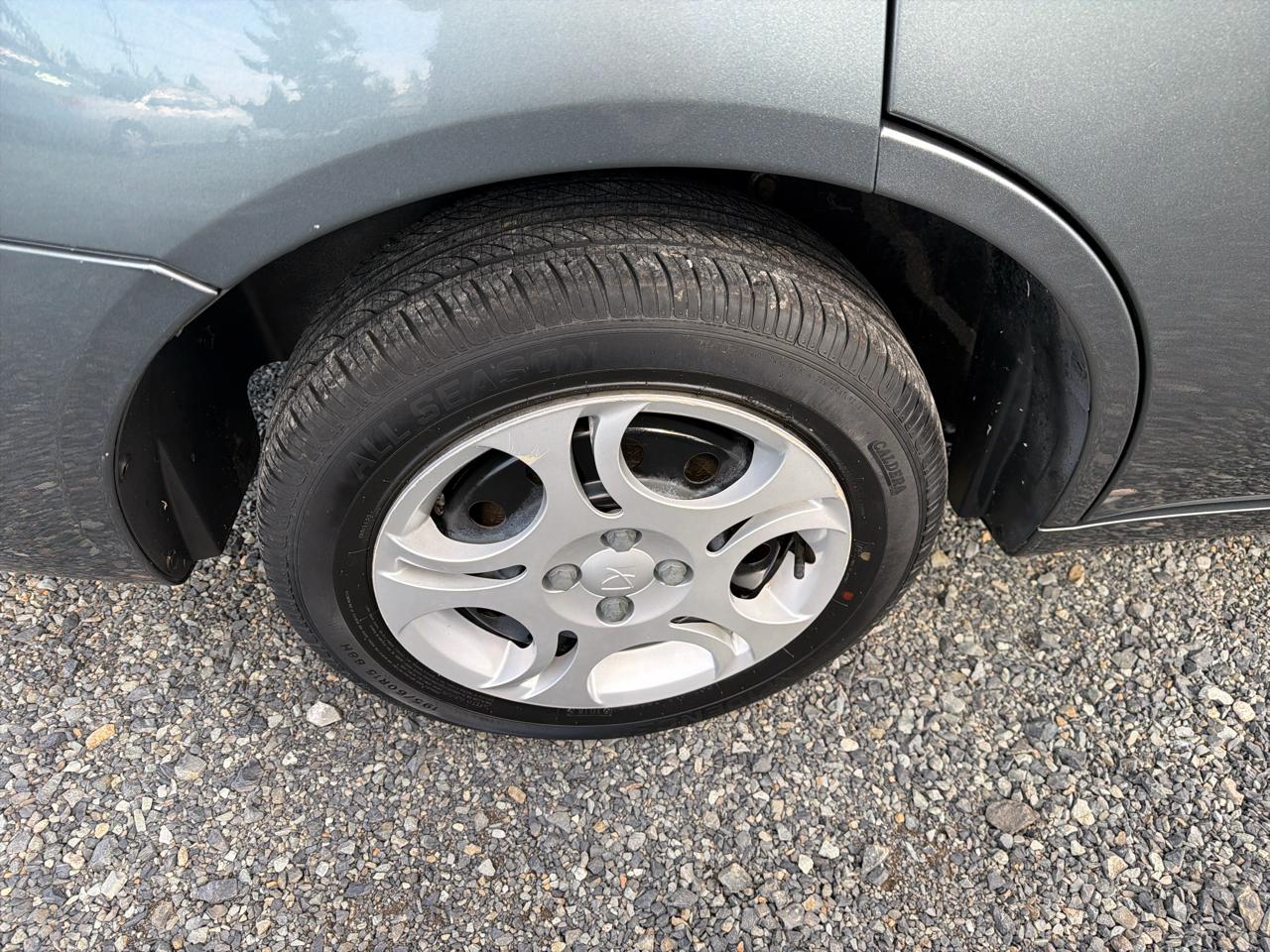 Saturn ION Sedan 2 2004