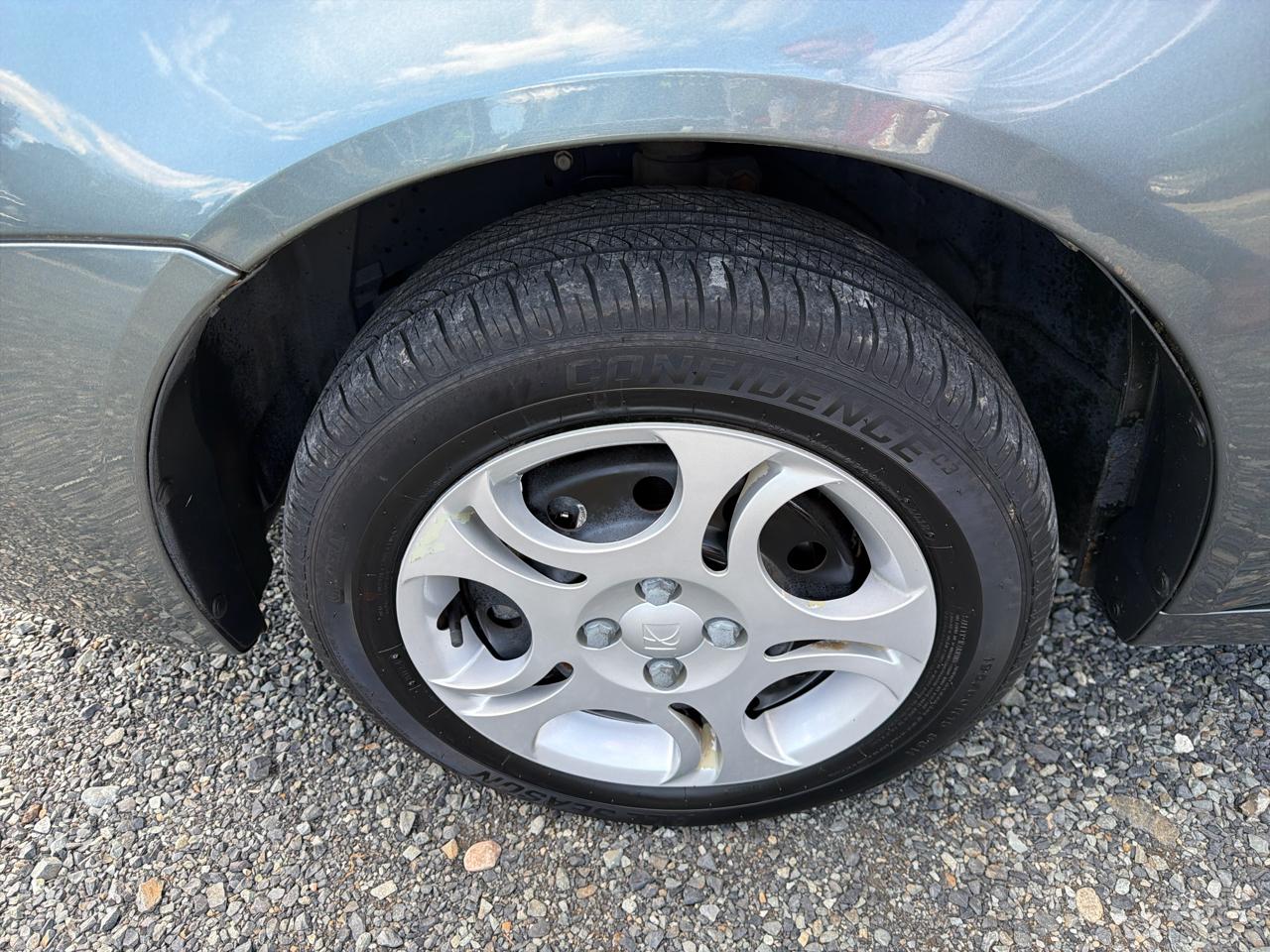 Saturn ION Sedan 2 2004