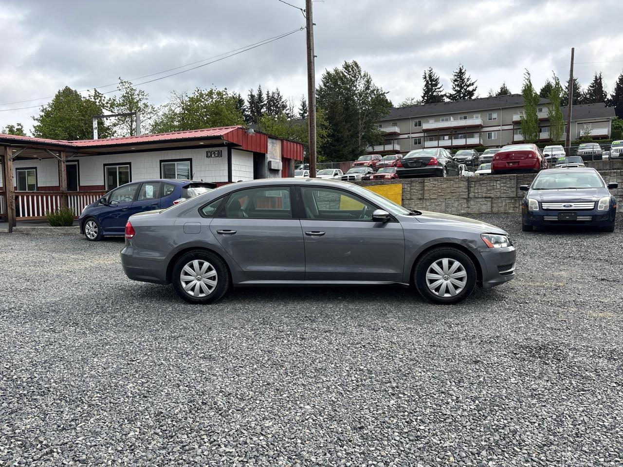 Volkswagen Passat 2.5L S W/Appearance 2012