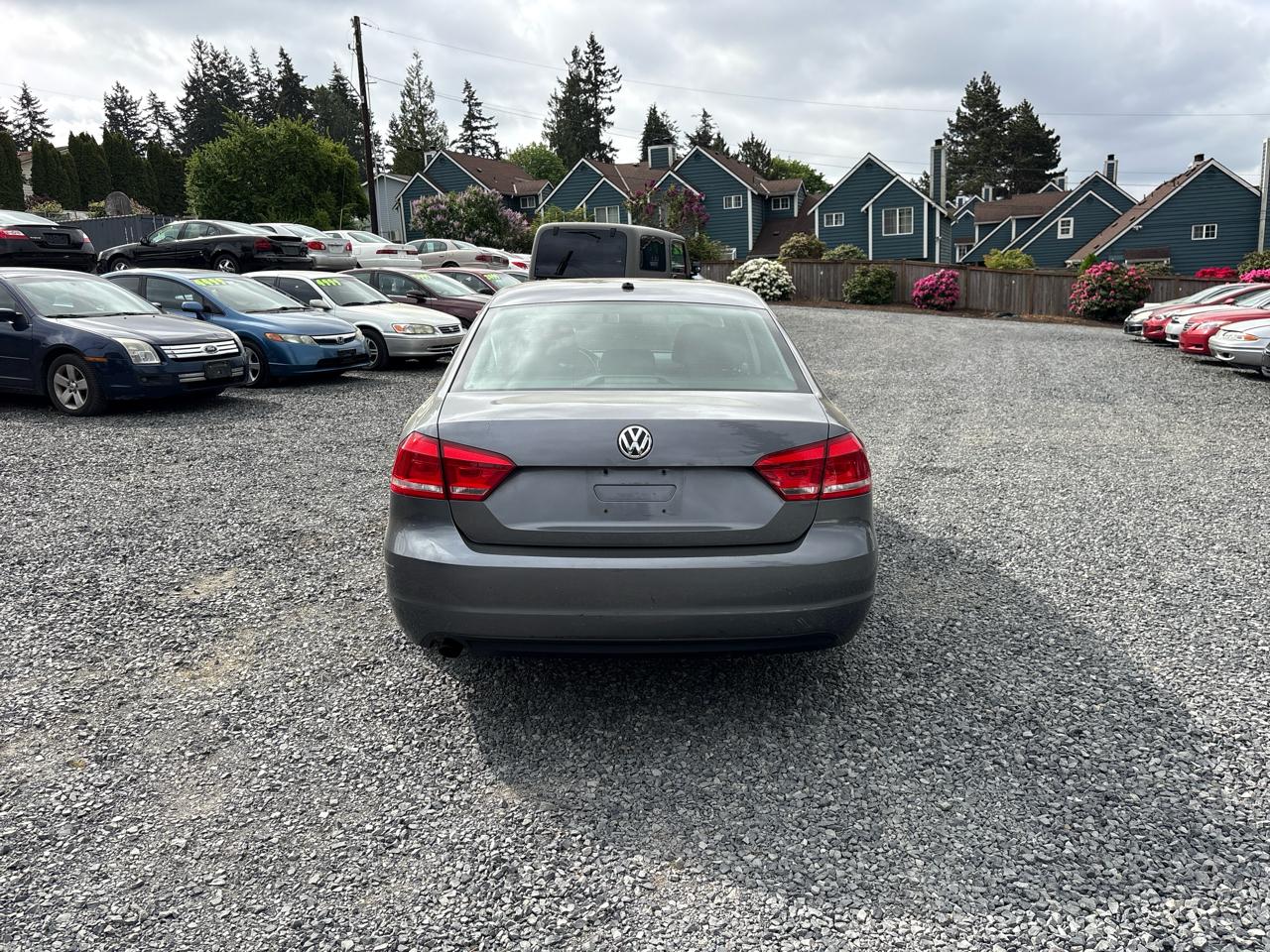 Volkswagen Passat 2.5L S W/Appearance 2012