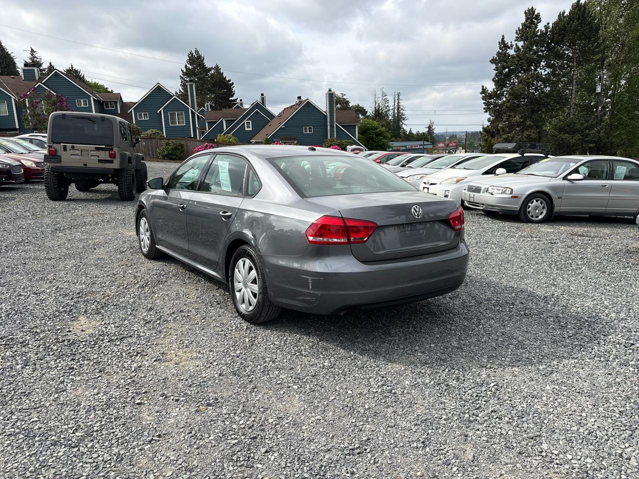 Volkswagen Passat 2.5L S W/Appearance 2012