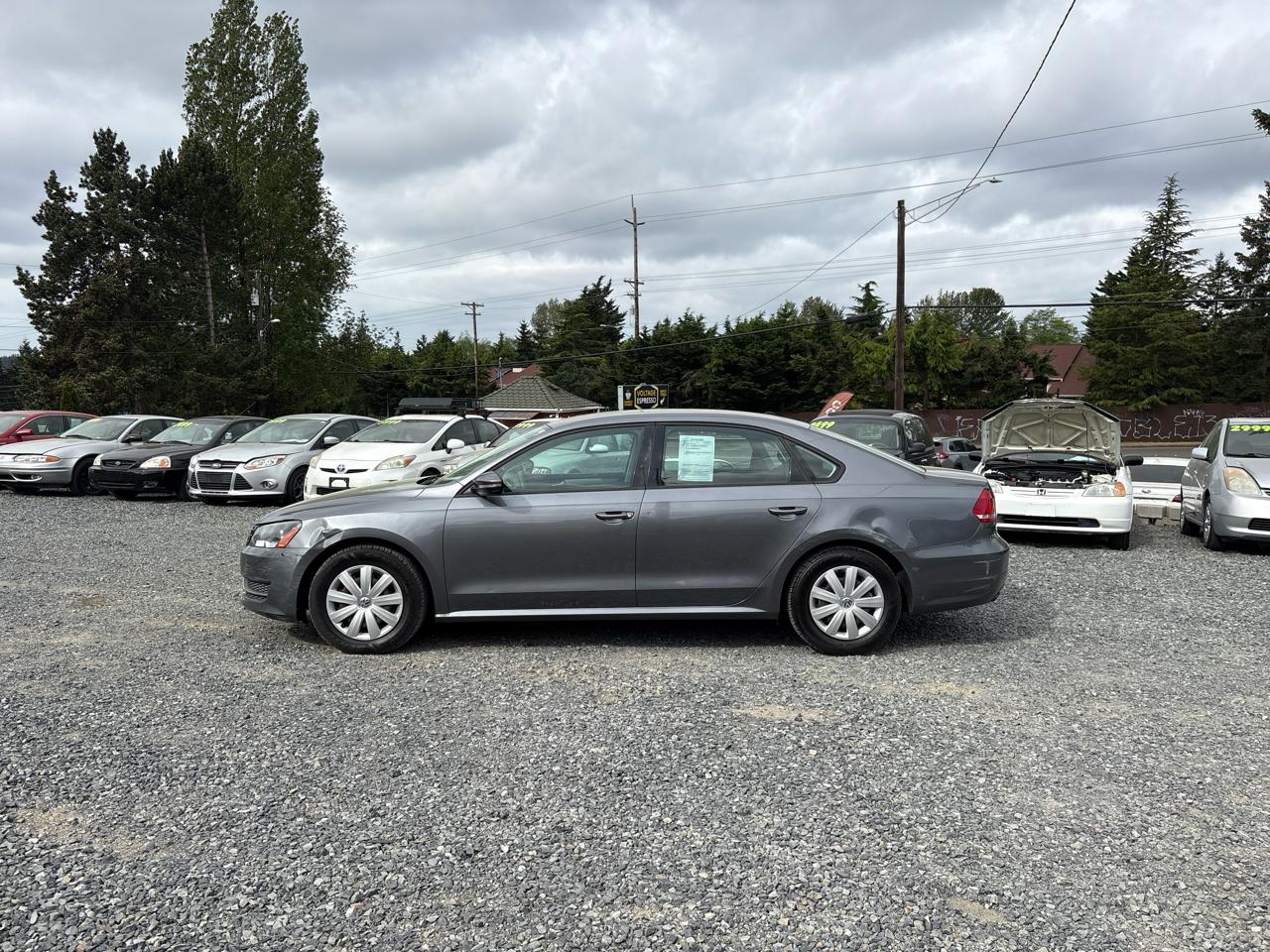 Volkswagen Passat 2.5L S W/Appearance 2012
