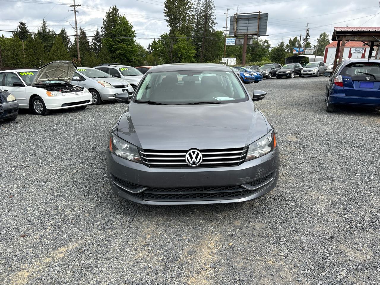 Volkswagen Passat 2.5L S W/Appearance 2012