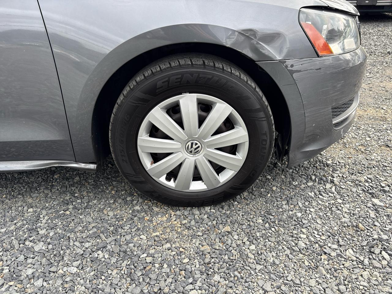 Volkswagen Passat 2.5L S W/Appearance 2012