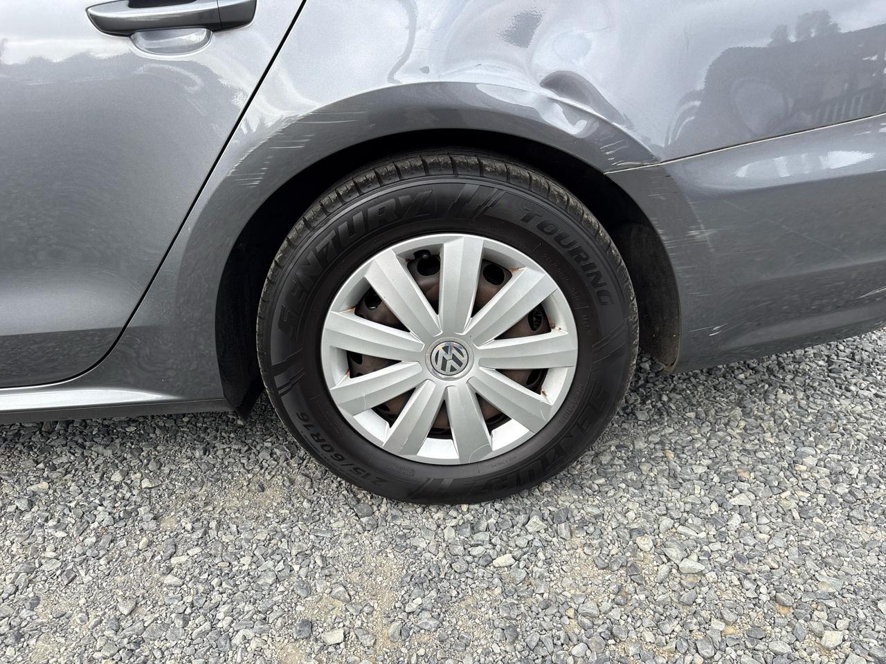 Volkswagen Passat 2.5L S W/Appearance 2012