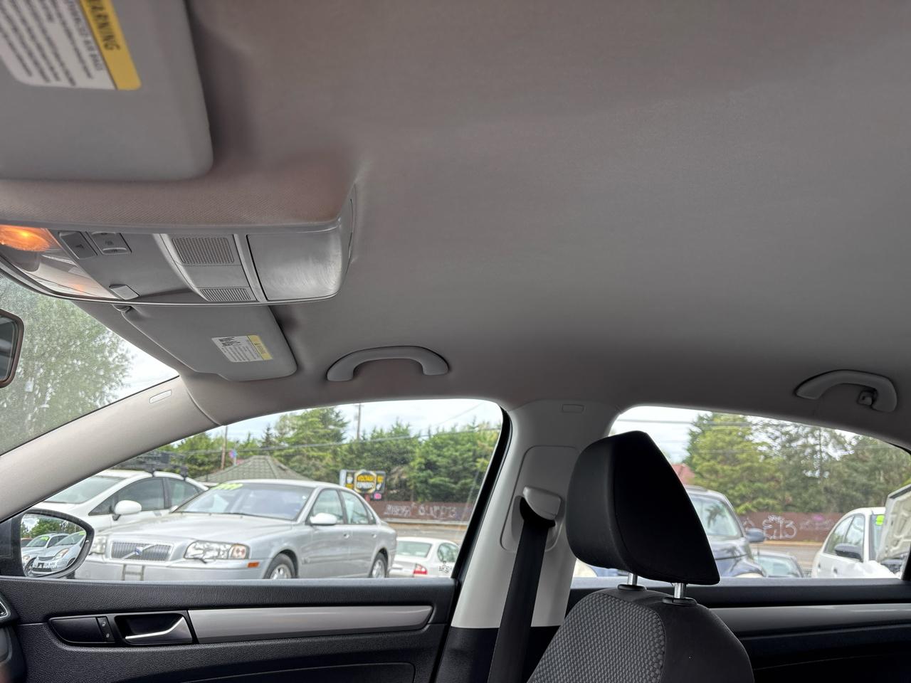 Volkswagen Passat 2.5L S W/Appearance 2012