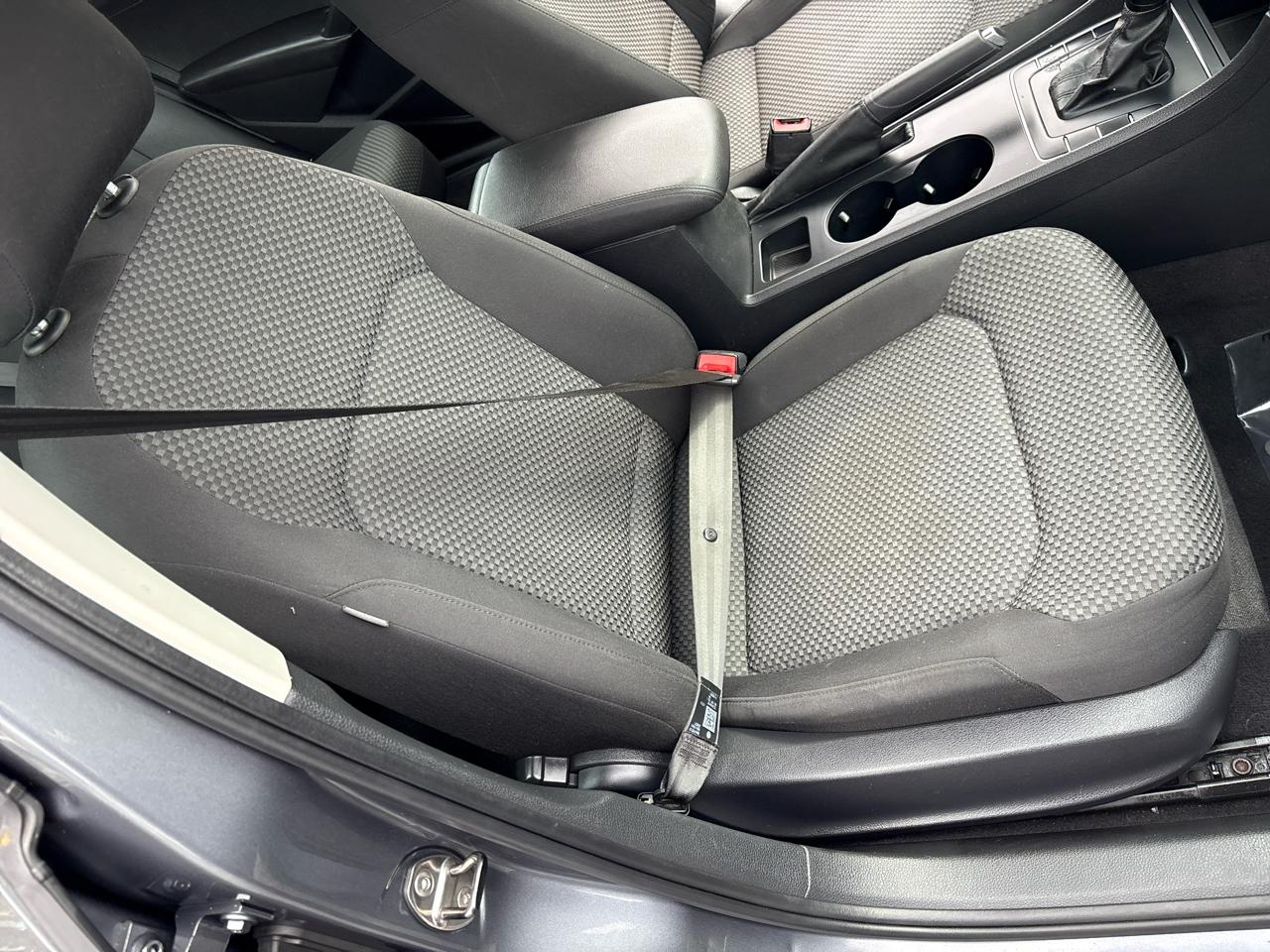 Volkswagen Passat 2.5L S W/Appearance 2012