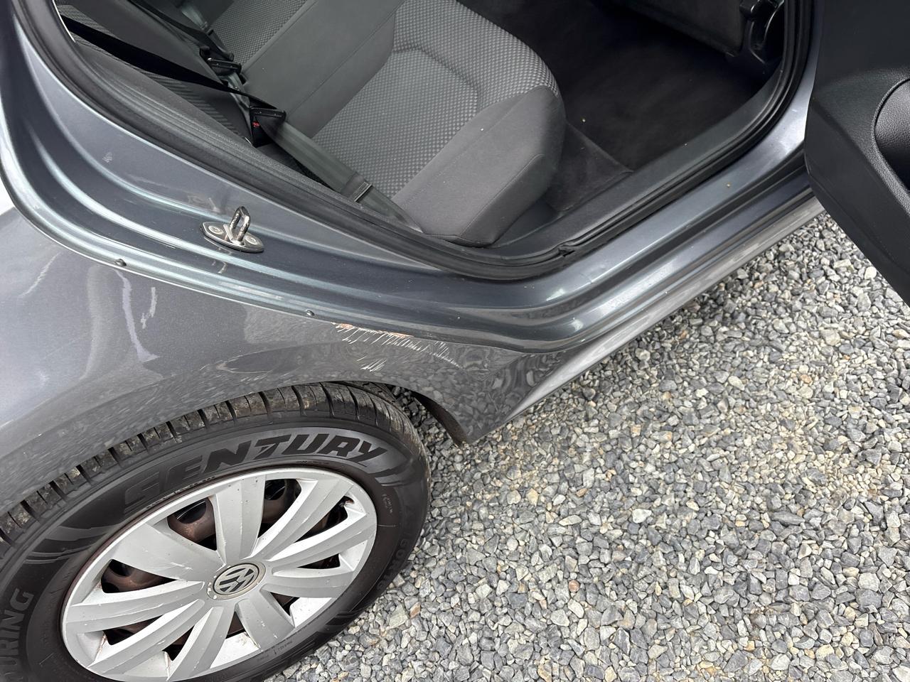 Volkswagen Passat 2.5L S W/Appearance 2012