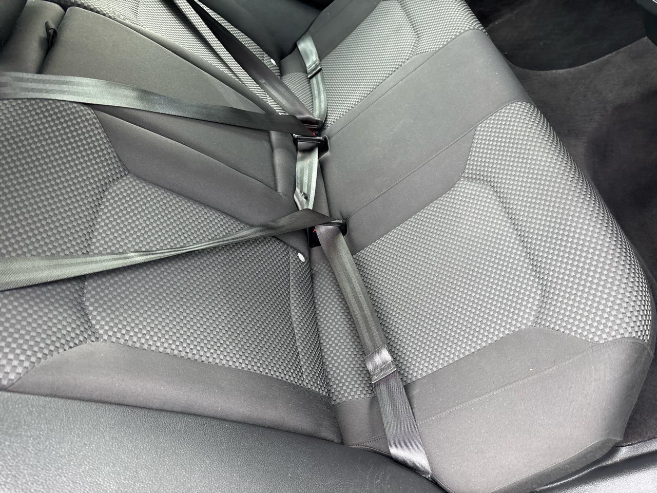 Volkswagen Passat 2.5L S W/Appearance 2012