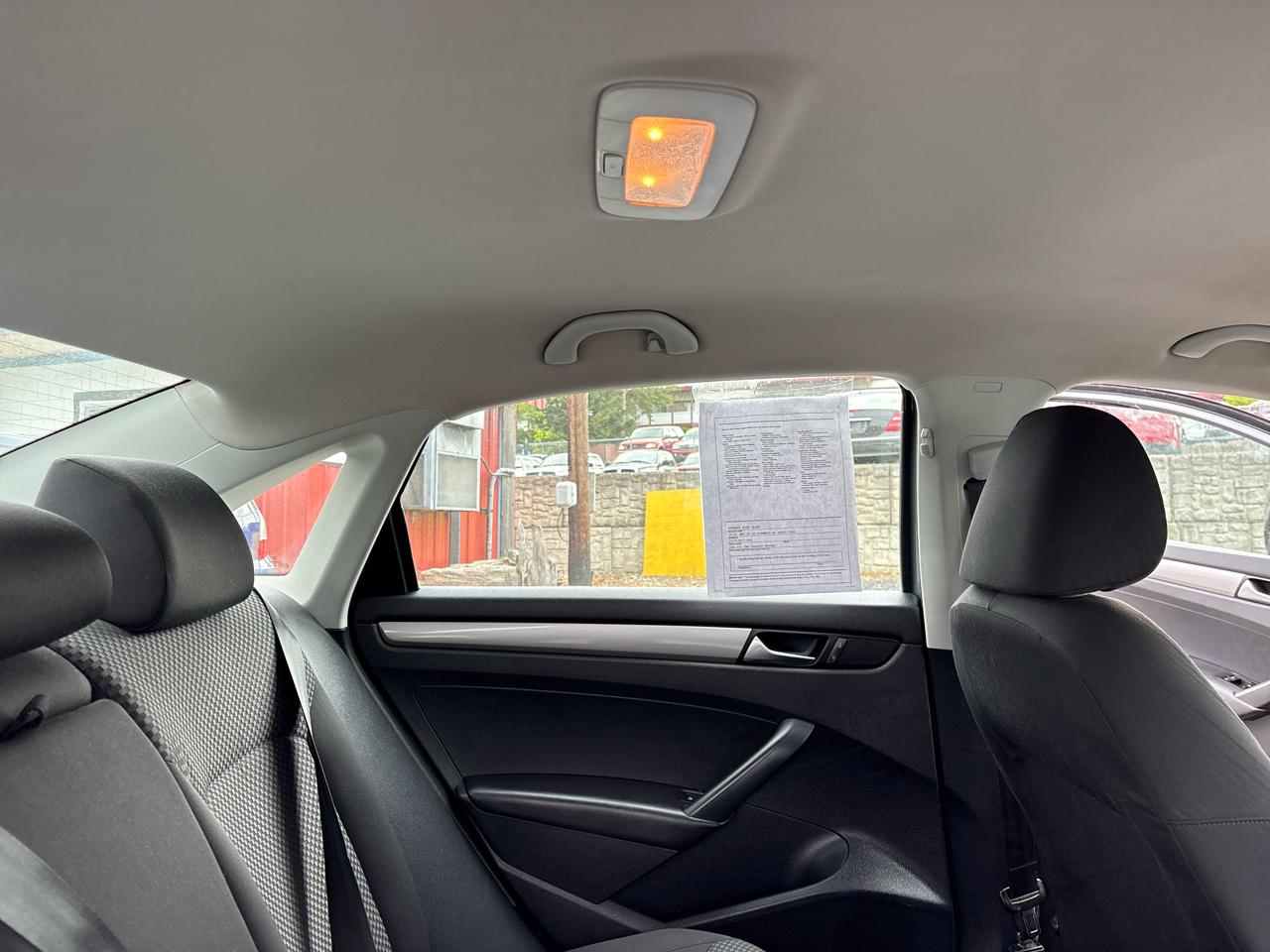 Volkswagen Passat 2.5L S W/Appearance 2012