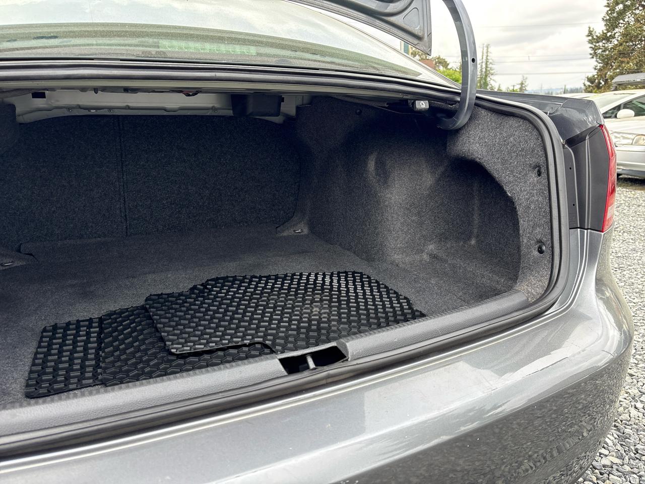 Volkswagen Passat 2.5L S W/Appearance 2012