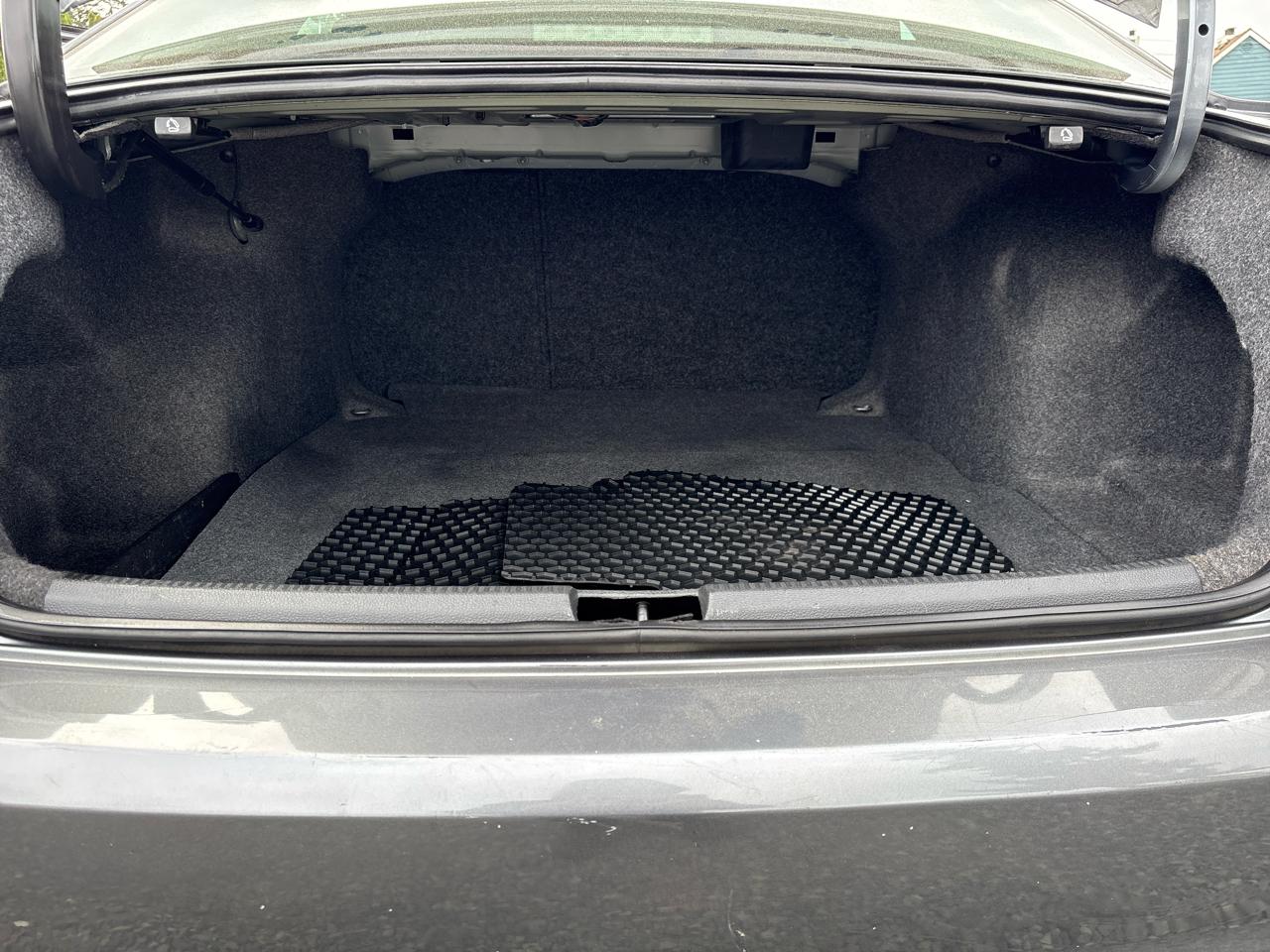 Volkswagen Passat 2.5L S W/Appearance 2012