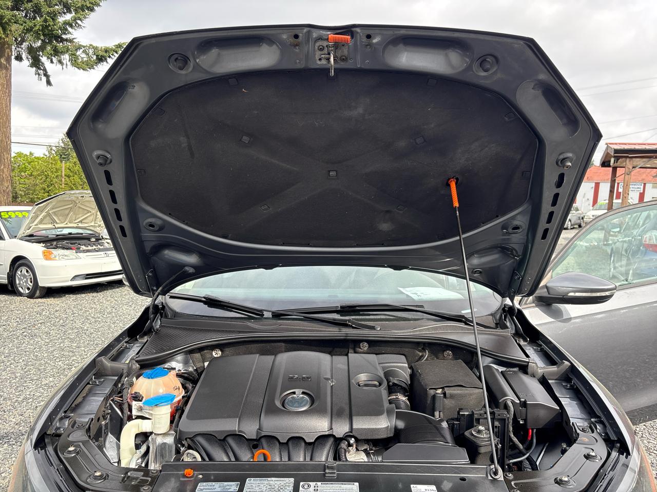 Volkswagen Passat 2.5L S W/Appearance 2012