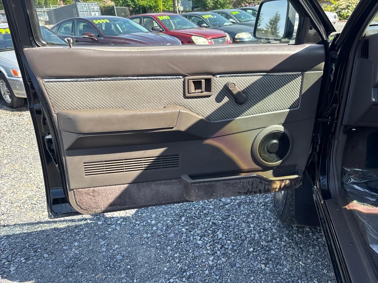 Nissan Pickup E-V6 Reg. Cab 4WD 1988