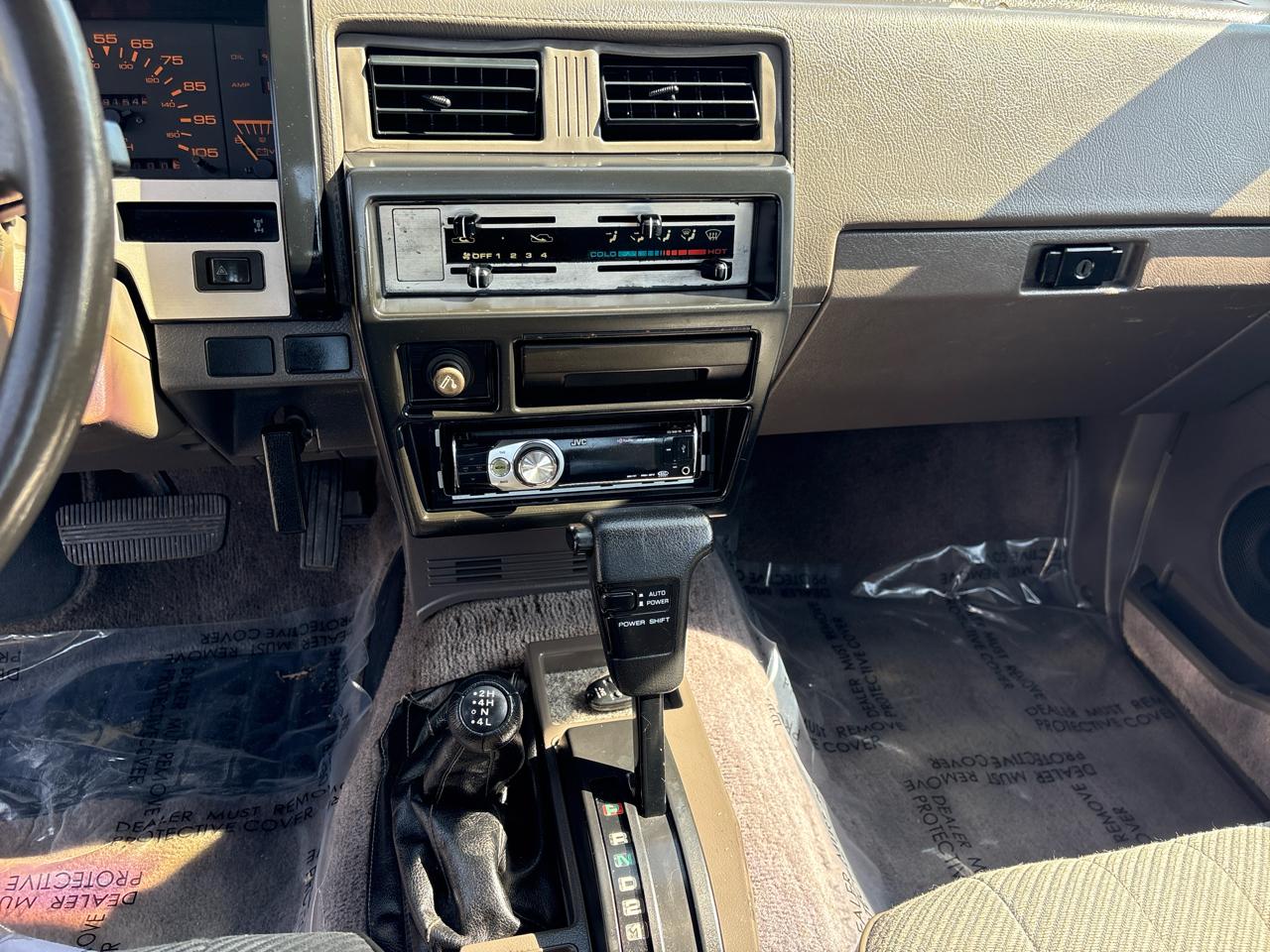 Nissan Pickup E-V6 Reg. Cab 4WD 1988