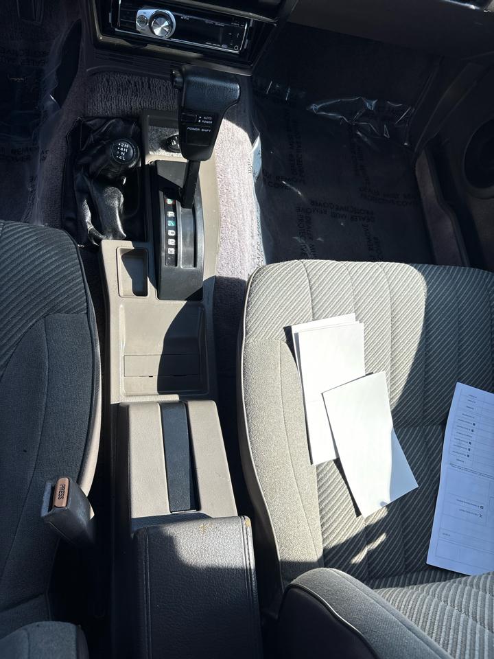Nissan Pickup E-V6 Reg. Cab 4WD 1988