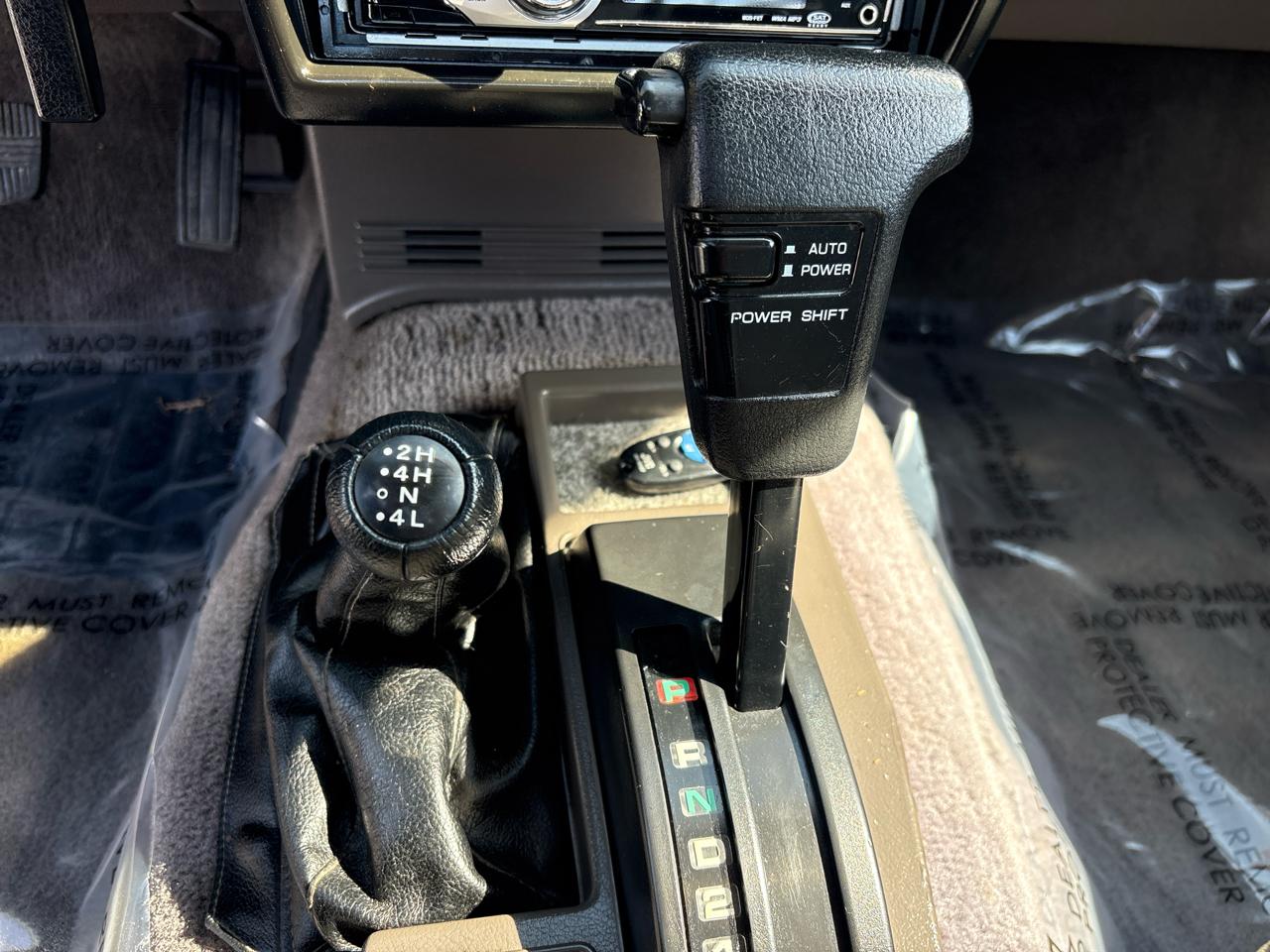 Nissan Pickup E-V6 Reg. Cab 4WD 1988