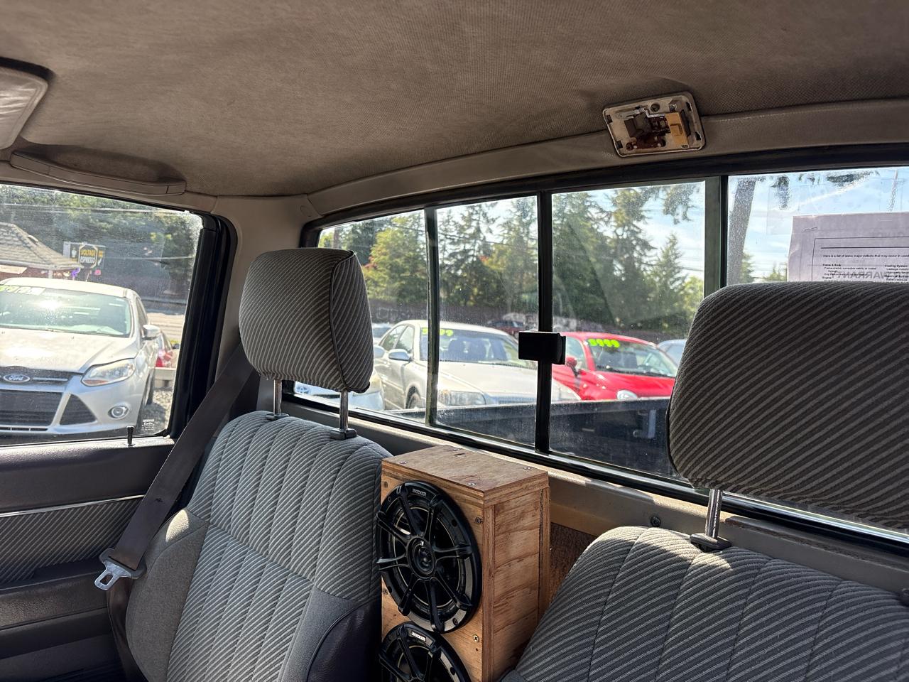 Nissan Pickup E-V6 Reg. Cab 4WD 1988