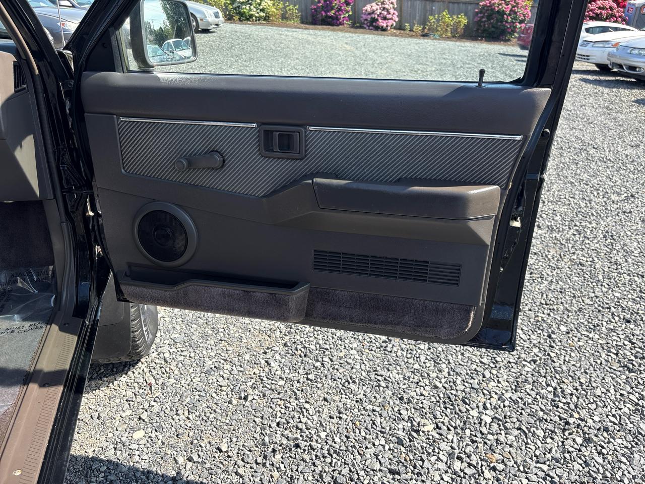 Nissan Pickup E-V6 Reg. Cab 4WD 1988