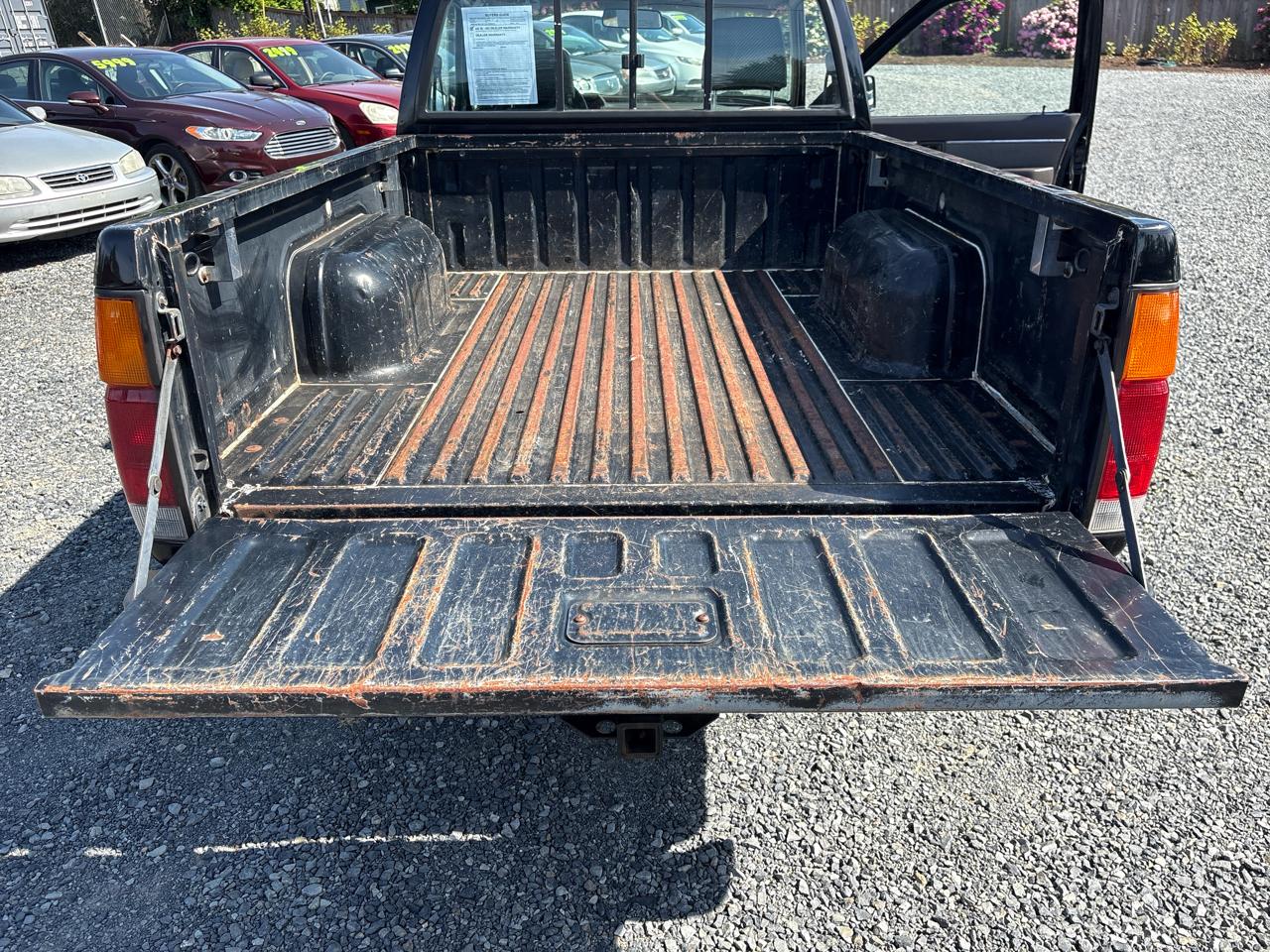 Nissan Pickup E-V6 Reg. Cab 4WD 1988