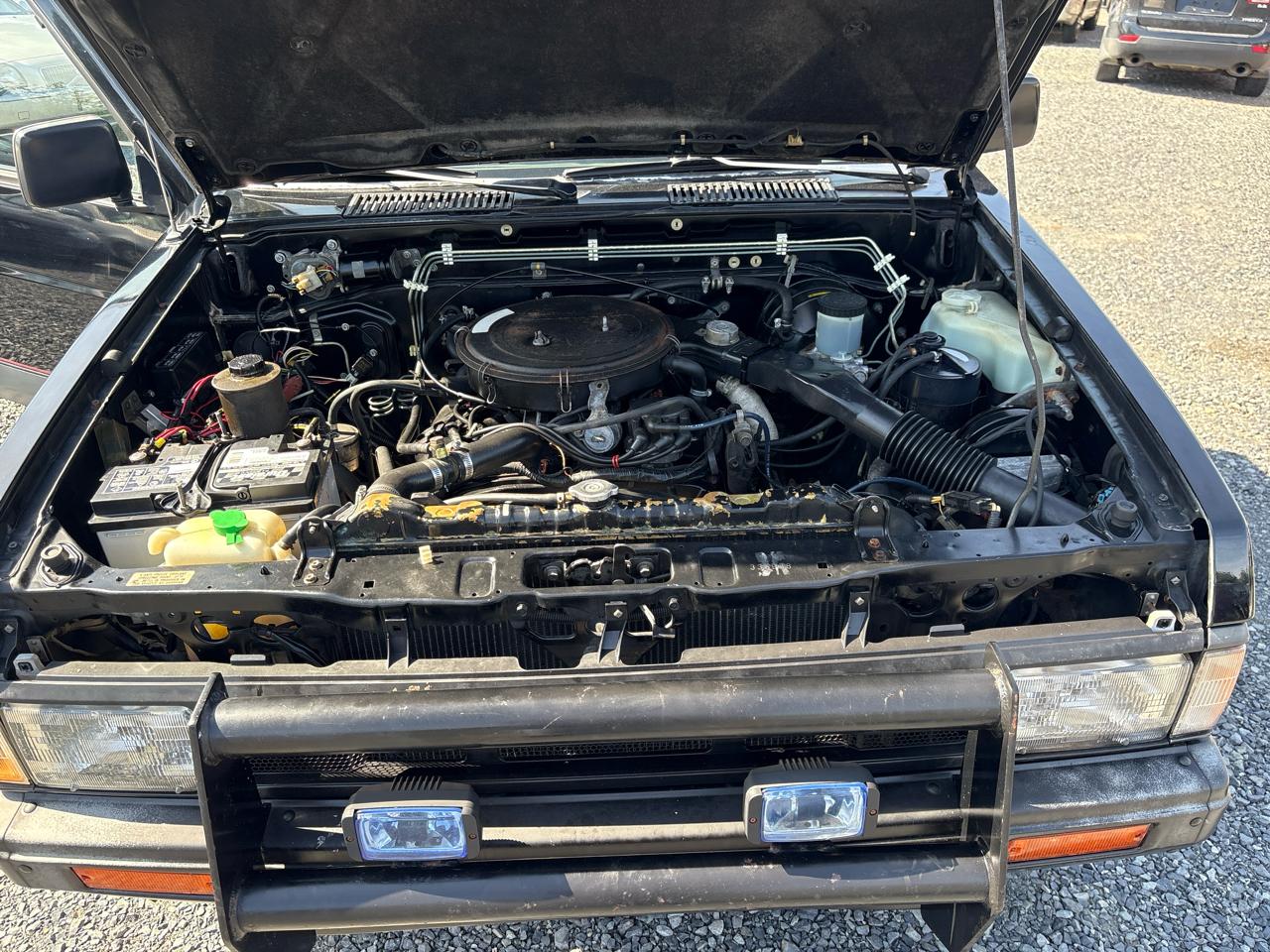 Nissan Pickup E-V6 Reg. Cab 4WD 1988