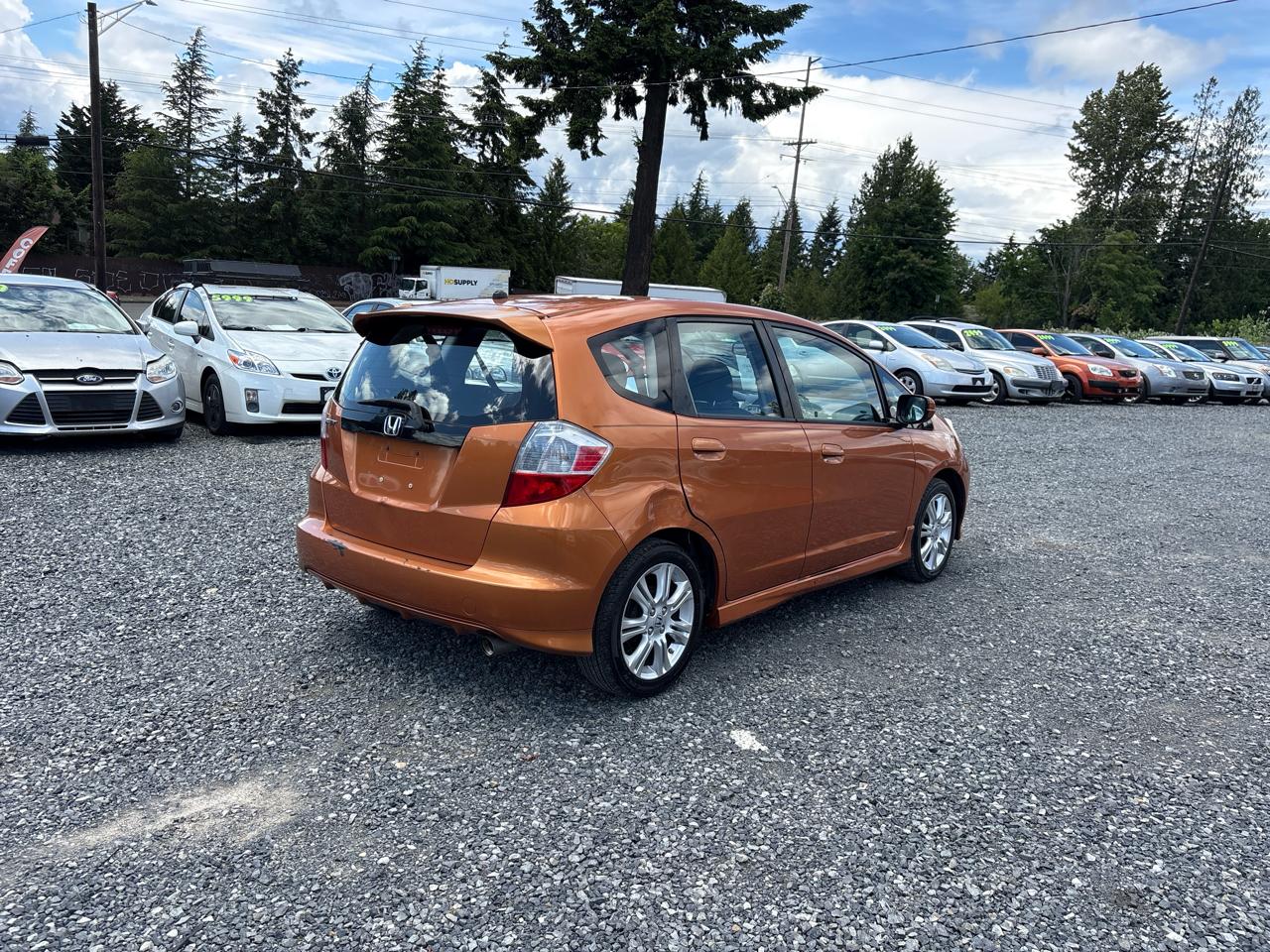 Honda Fit Sport 5-Speed MT 2011