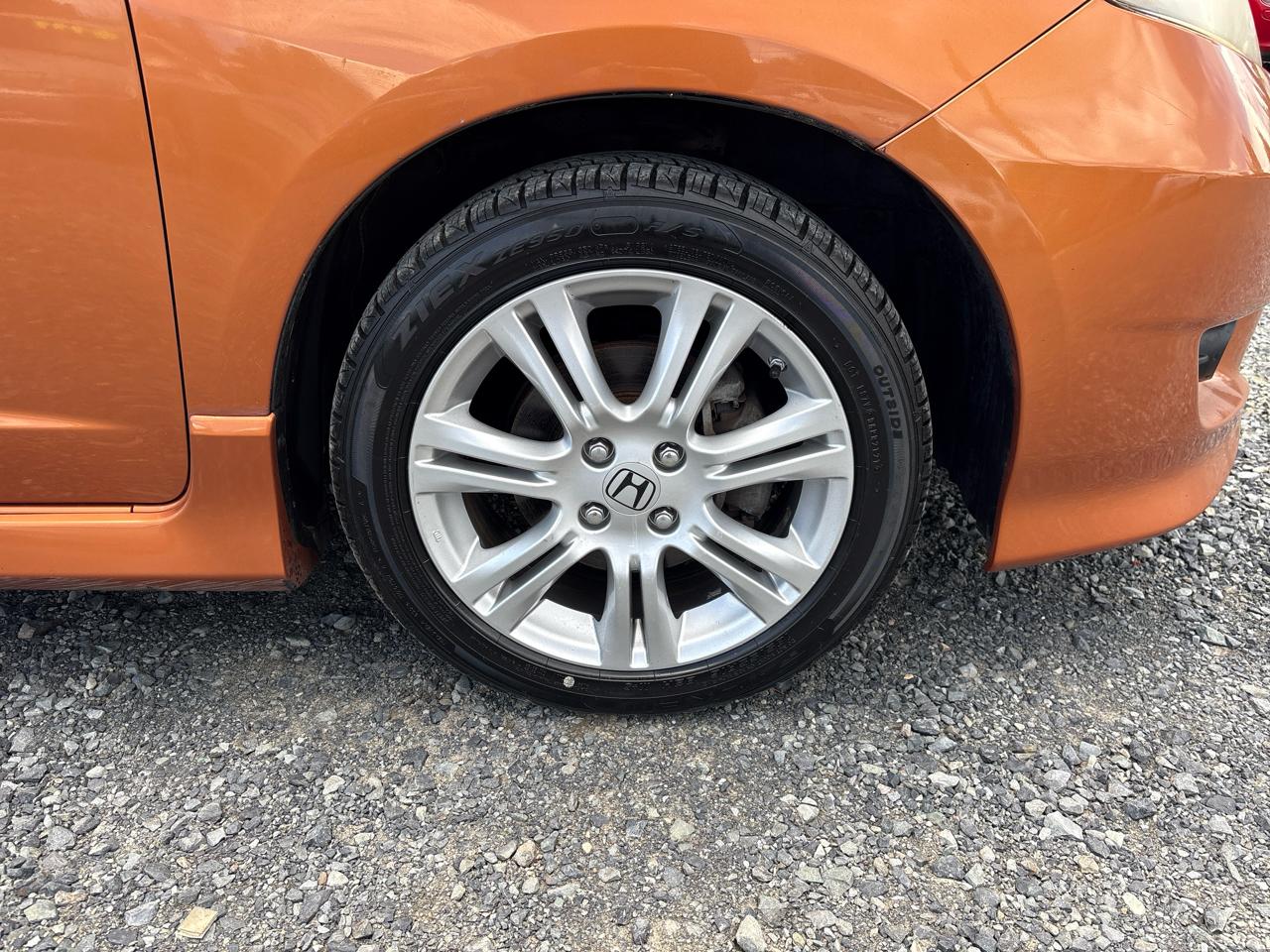 Honda Fit Sport 5-Speed MT 2011
