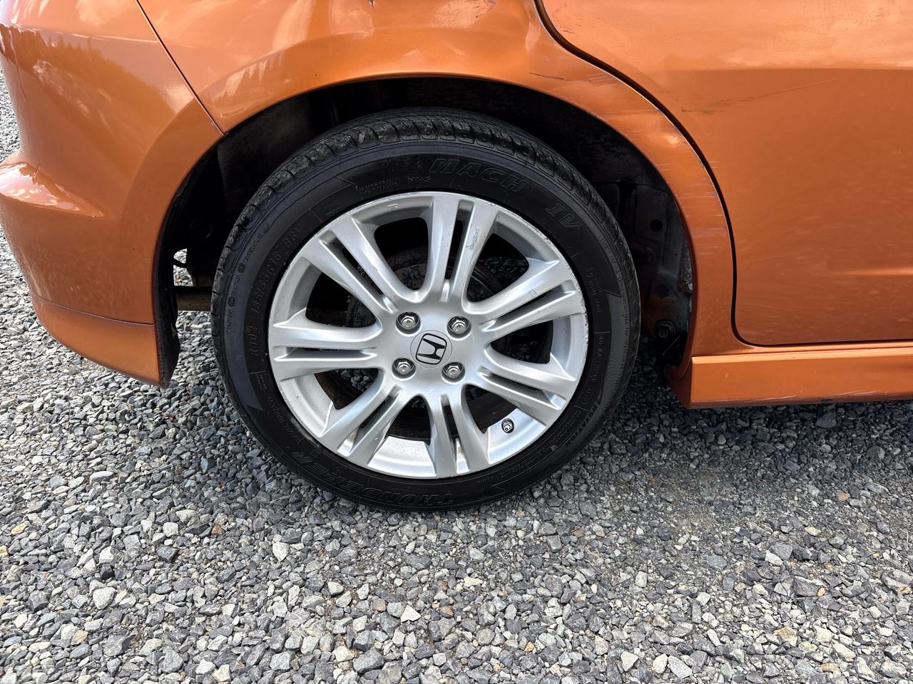Honda Fit Sport 5-Speed MT 2011