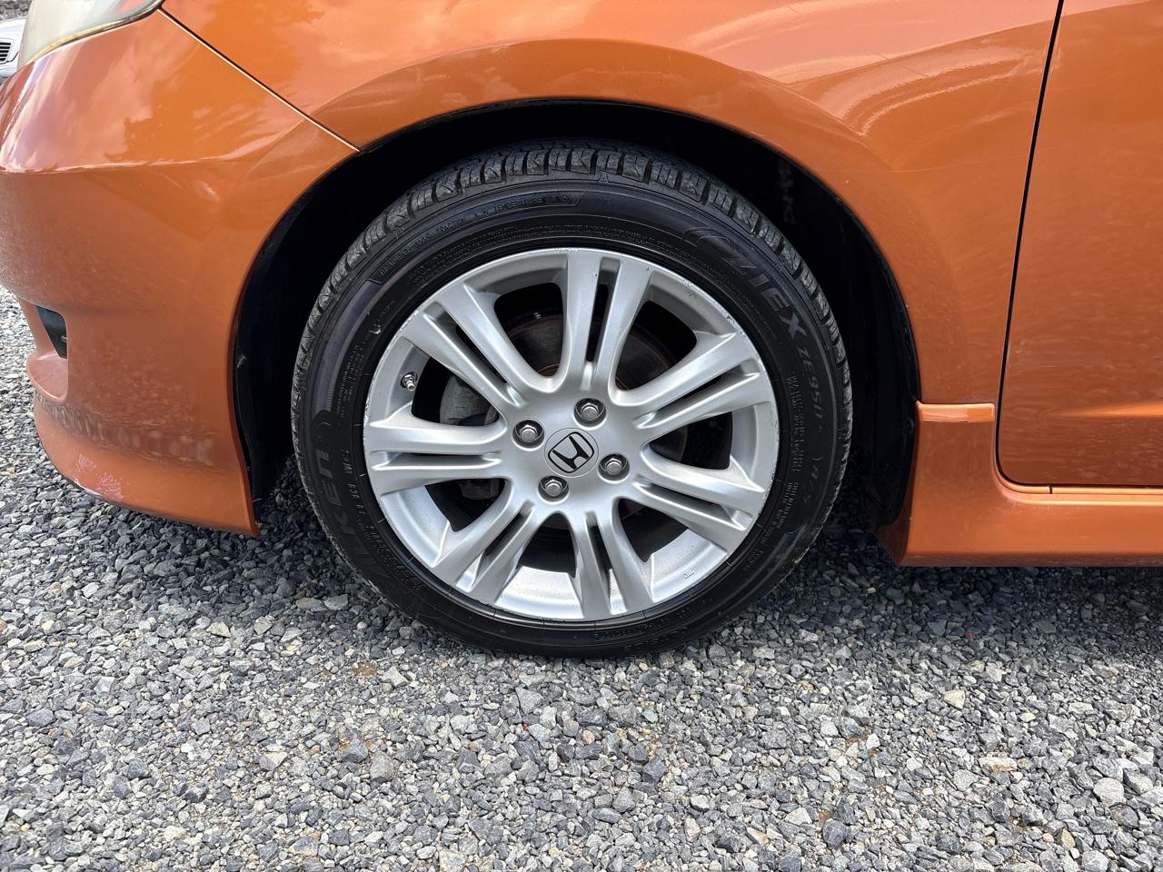 Honda Fit Sport 5-Speed MT 2011