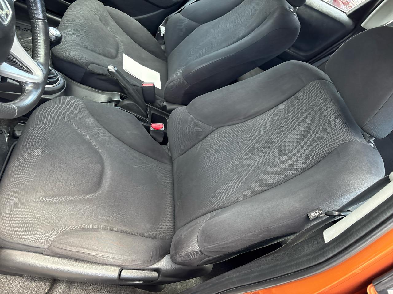 Honda Fit Sport 5-Speed MT 2011