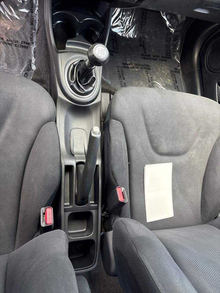 Honda Fit Sport 5-Speed MT 2011