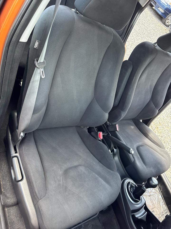 Honda Fit Sport 5-Speed MT 2011