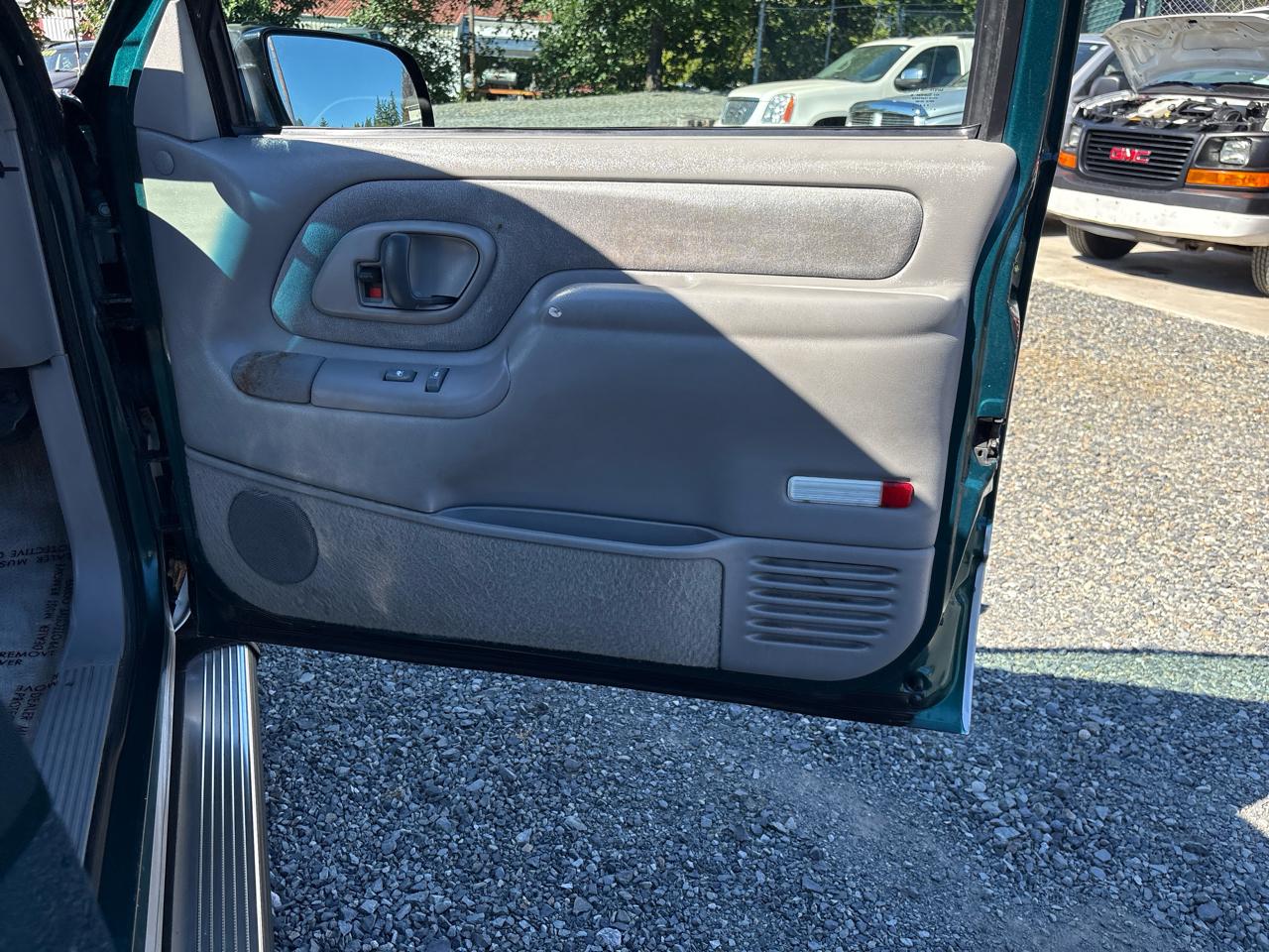 Chevrolet Suburban K1500 4WD 1997