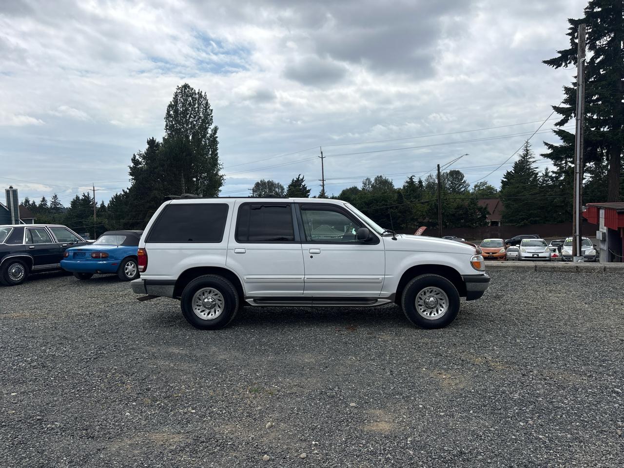 Ford Explorer XLT 4-Door 4WD 1998