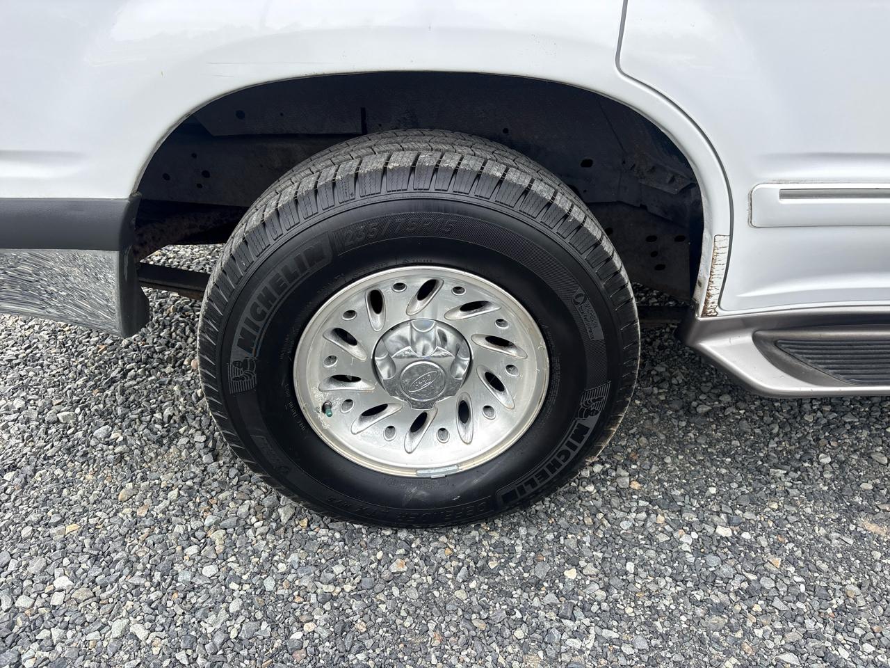 Ford Explorer XLT 4-Door 4WD 1998