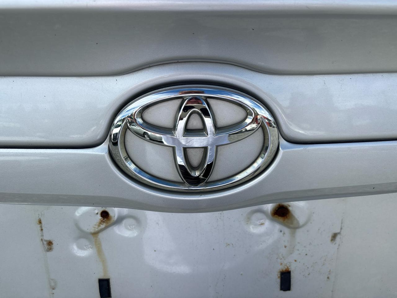 Toyota Camry LE V6 6-Spd AT 2009
