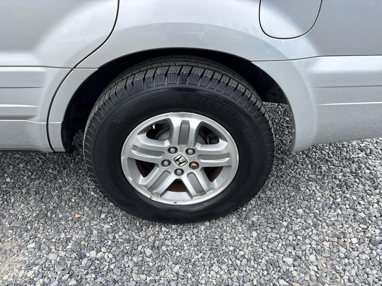Honda Pilot EX w/ Leather and DVD 2005