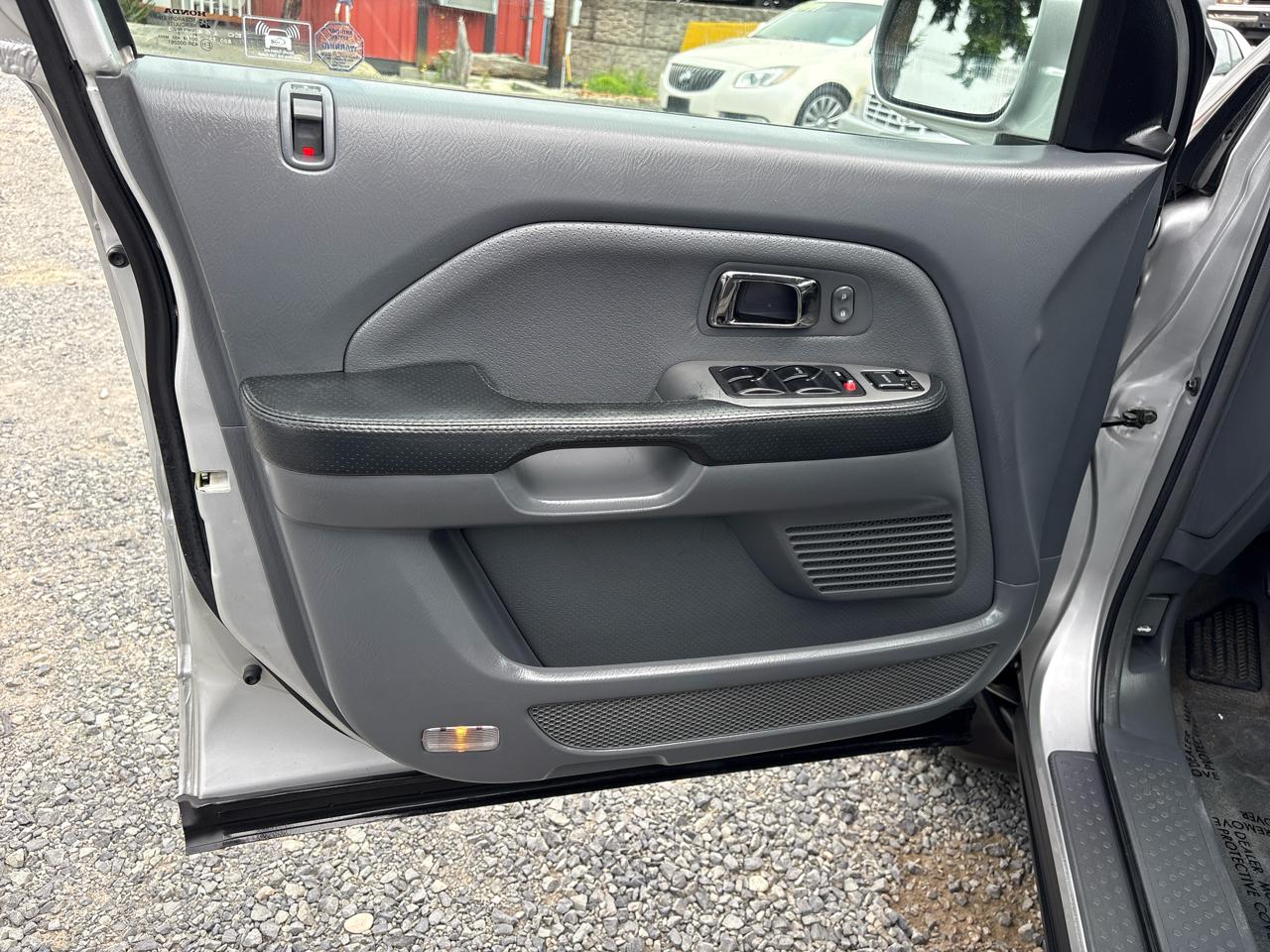Honda Pilot EX w/ Leather and DVD 2005