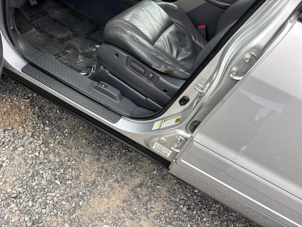 Honda Pilot EX w/ Leather and DVD 2005