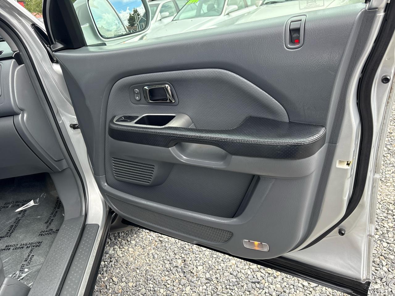 Honda Pilot EX w/ Leather and DVD 2005