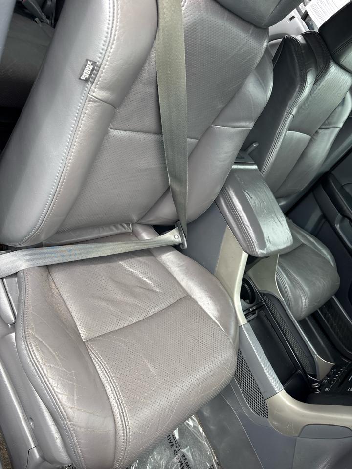 Honda Pilot EX w/ Leather and DVD 2005