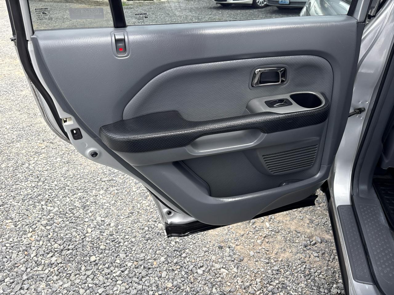 Honda Pilot EX w/ Leather and DVD 2005