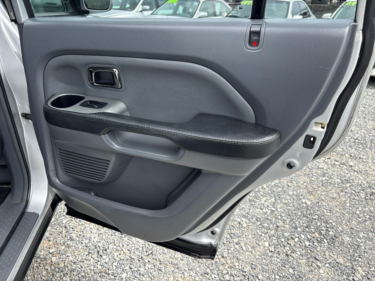 Honda Pilot EX w/ Leather and DVD 2005