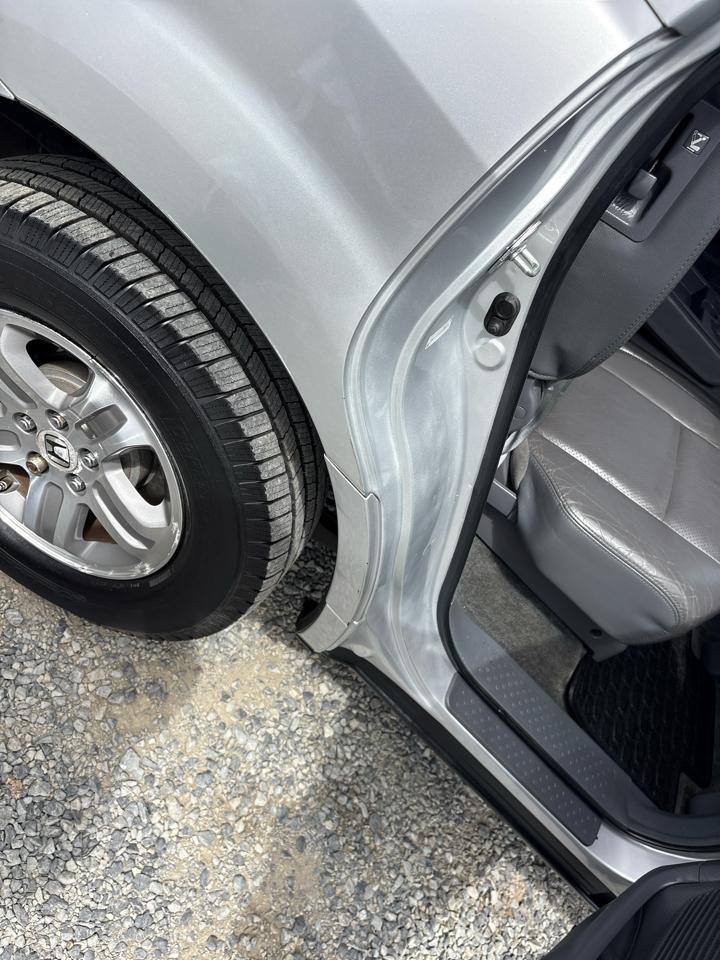 Honda Pilot EX w/ Leather and DVD 2005