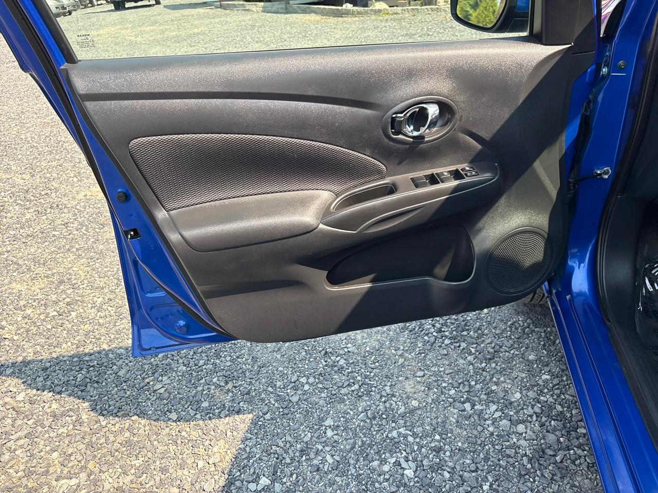 Nissan Versa 1.6 S 5M 2017