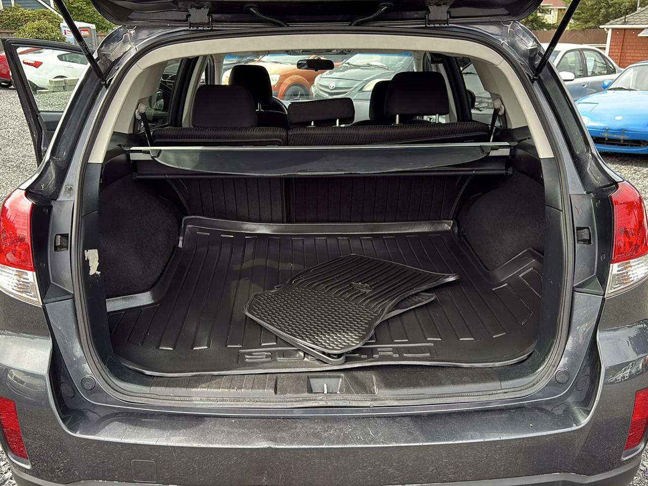 Subaru Outback 2.5i Premium 2012