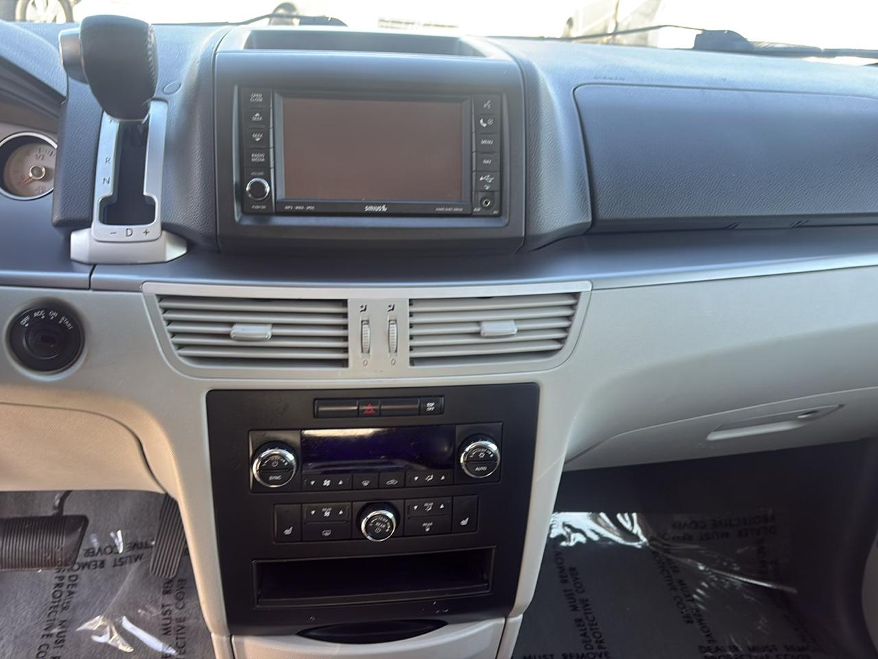 Volkswagen Routan SEL Premium 2009