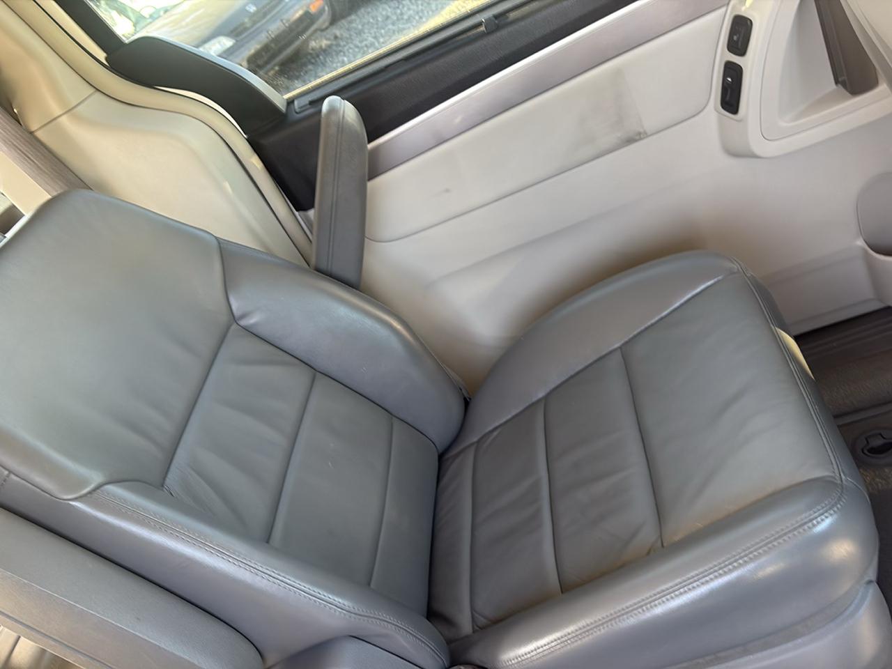 Volkswagen Routan SEL Premium 2009